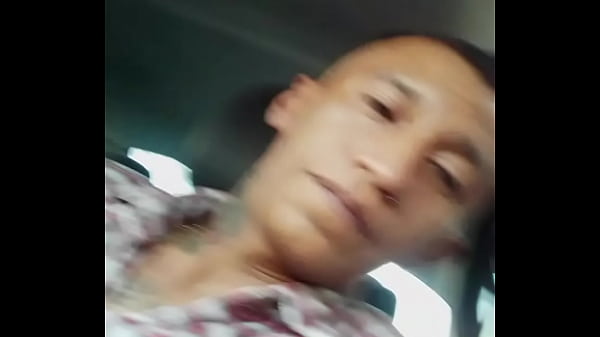 Unas mamadas en el carro  