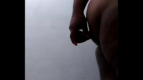 Culote rico comiendo pepino 