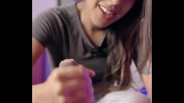 Una buena mamada con una paja de pies y una buena corrida- JOI 