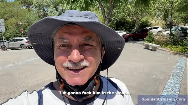 Papi Chris cogiendo a pelo en el bosque  