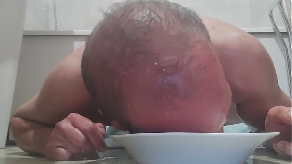 Compl&egrave;tement d&eacute;prav&eacute; avec la pisse.... Lifeisan