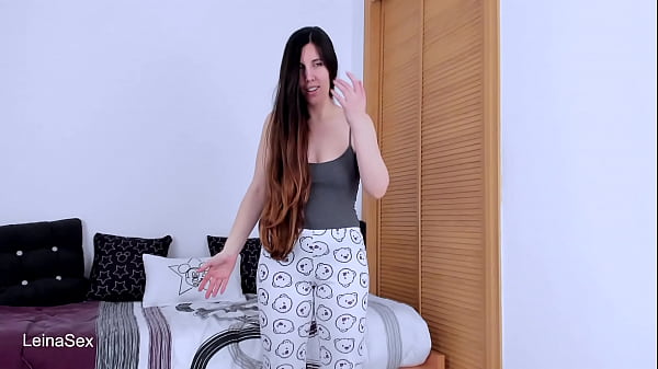 Mi padrastro me descubre robando y me castiga con sexo (Juego de roleplay en espa&ntilde;ol por webcam de una chica natural y con juguetes sexuales) 