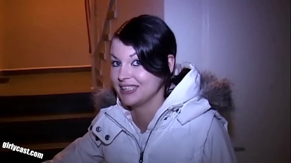 S&uuml;&szlig;es Teen heftiger anal ritt mit einem User