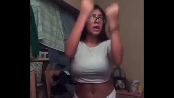 Perra bailando  