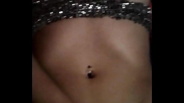 Chilena morena tocandose