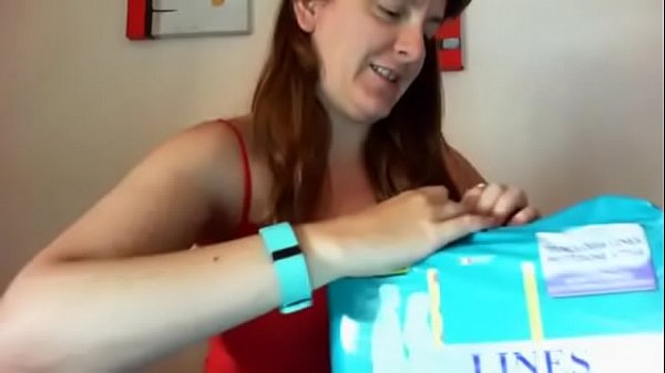 La tua sorellina ti most come riempie bene il suo bel pannolone pieno di piscia