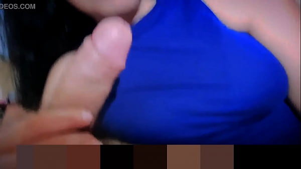 Trans sabe que le gusta los hombres pero acepta que su mejor amiga le chupe la pija Trans knows that she likes men but she accepts that her best friend sucks her dick