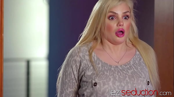 Aali Kali is doing her makeup for an online porn awards, she is frustrated that her nosey roommate/landlord Katy Jayne is knocking at her door.