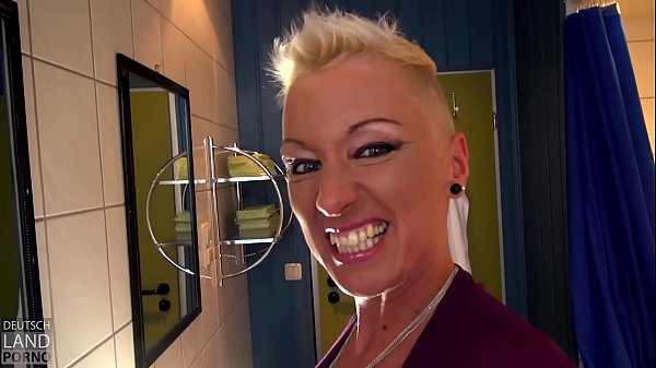 Mandy Mistery zeigt euch ein Selfie-Beispiel .... wer m&ouml;chte mach es nach oder besser l&auml;&szlig;t es sich machen