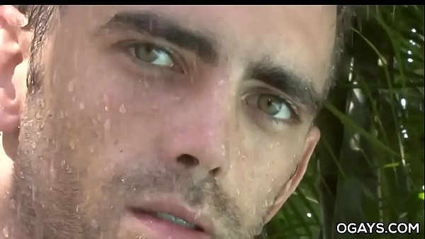 Well built gay man having some solo fun