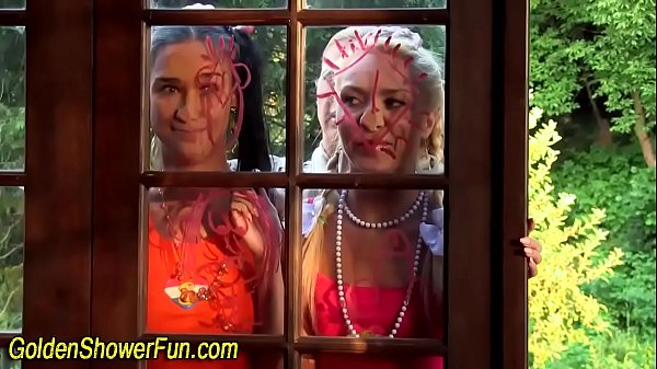 Goldenshower lez toyed