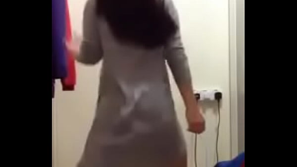 হিন্দি গানের সাথে কোমর দুলিয়ে