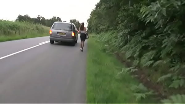 Slutty hitchhiker gives her ass for a ride