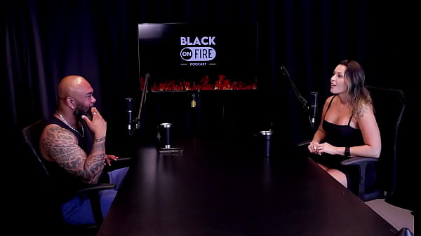 Gosta do pau m&eacute;dio, j&aacute; parou uma grava&ccedil;&atilde;o por causa da posi&ccedil;&atilde;o, o cliente n&atilde;o queria pagar, e ficou sem retorno por motivo de... - Agatha Mama (WATCH ON: SHEER/RED)