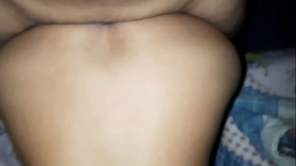 Anal y lo disfruta como perra dej&aacute;ndole la leche