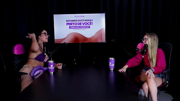 Loira mostra seus peitos depois de falar que come&ccedil;ou na m&uacute;sica, fez figura&ccedil;&otilde;es no SBT para o Silvio Santos, e n&atilde;o gosta de apanhar - Marangoni (SHEER/RED)