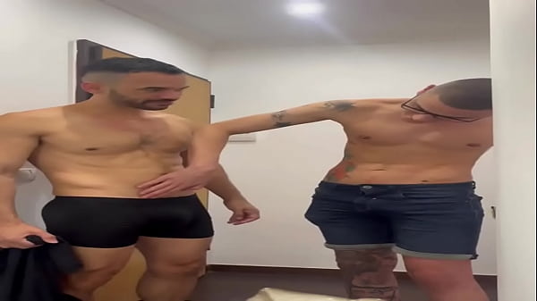 TIAGO GA&Uacute;CHO - MUSCLE MAN BAREBACK AND CREAMPIE - FULL ON RED