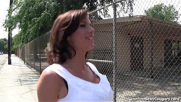 Hot Older Babe Fucks Like A Champ!