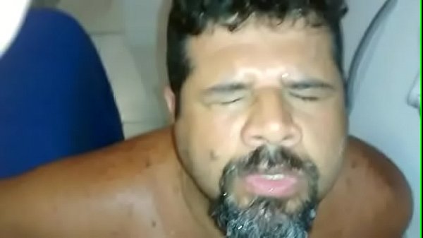 me deliciando com a Tora rosadinha do macho ativo bisexual