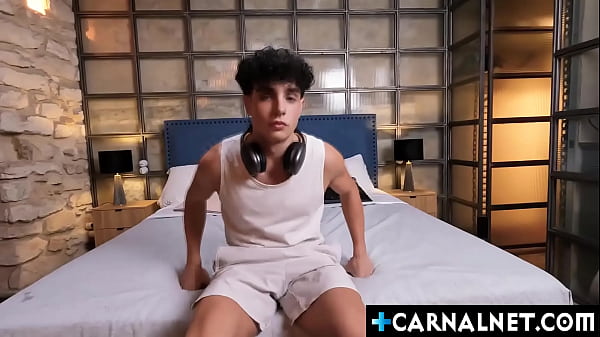 TwinkHunter XXL shoved his dick in as far as it would go and filled Jimeno up  