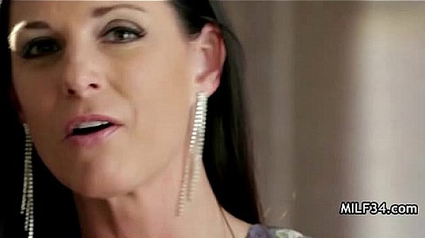 Hot cougar ready to fuck