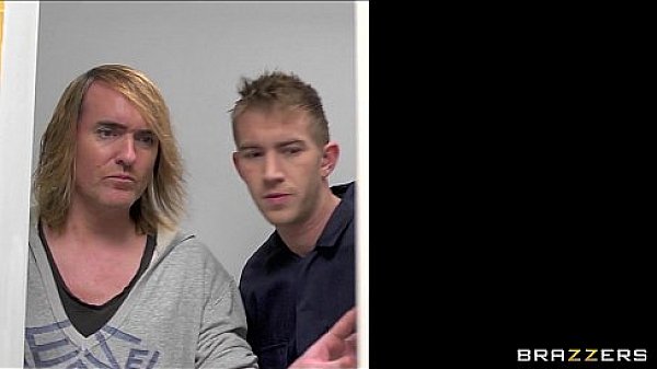 Amateur plumber helps his client with her squirting pussy