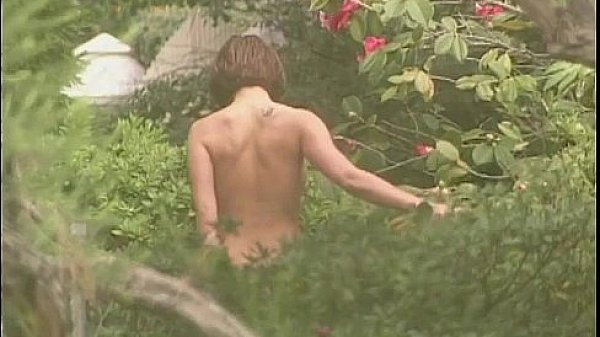 Busty brunette babe outdoor solo