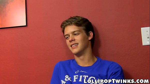 Lollipop licking twink goes for anal  