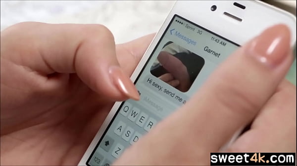 stepDaughter sends nudes to own stepFather