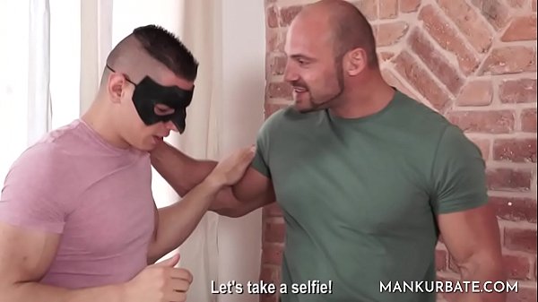 A muscled man invites his gay friend to come over