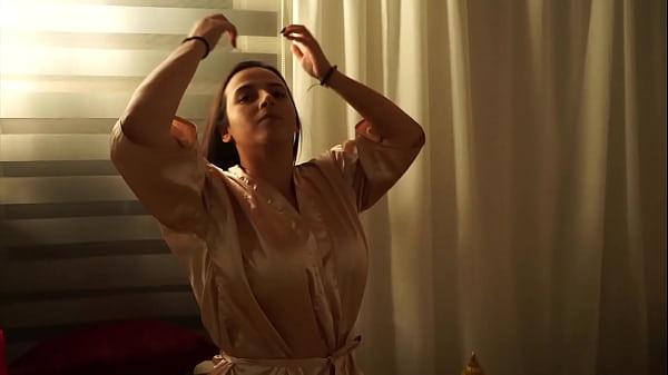 Nana Brown trabajando en la oficina de Cristian Cipriani