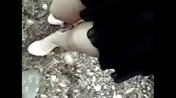 素人女子がキャンプ場で金蹴り  