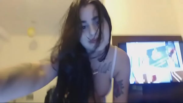 caah do camera prive rebolando e deixando a galera de pau duro.  videos dessa gostosa no perfil dela upem aqui!!!