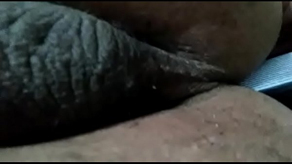 Aquecendo o cuzinho para a esposa 