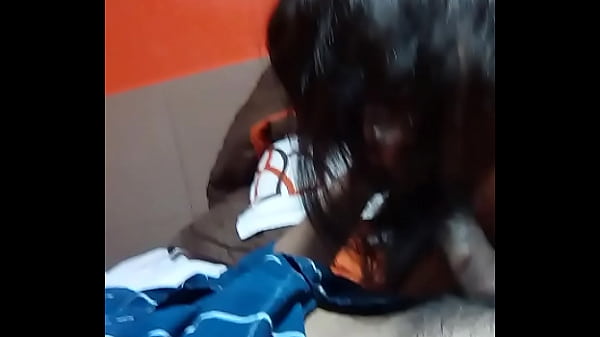 Me chupa rico la verga cuando ya la esperan en su casa