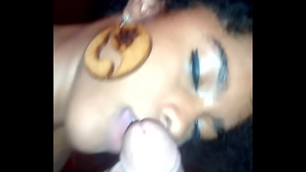 Moreninha Chupando Gostoso