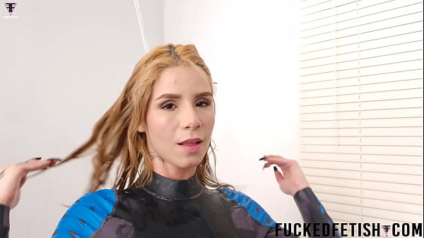 Blonde Skinny wetlook bathtub fetish