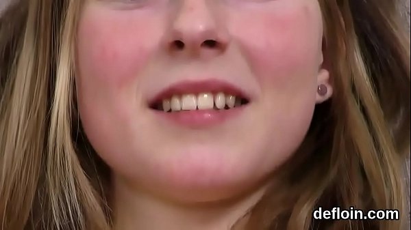 hottie finger fucks spread pussy and enjoys losing virginity 