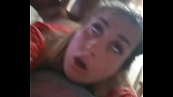 Que rico mojarme toda y que me de bien fuerte