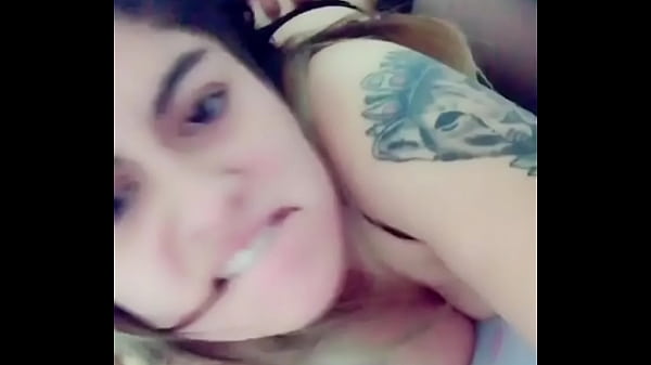 Me firmo sola mientras me coje el culo