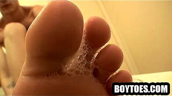 Amateur hunk washing and massaging his nice feet 