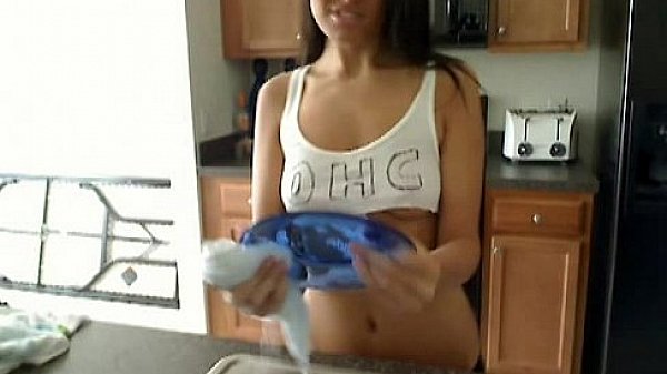 Naughty amateur plays with herself while doing the dishes