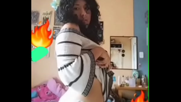 Se le ven las tetas a Chibola