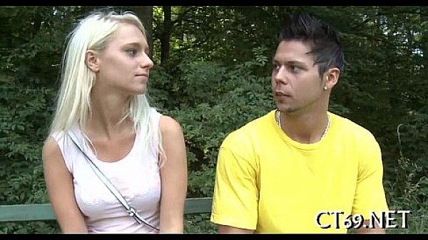 Slutty lady widens her legs