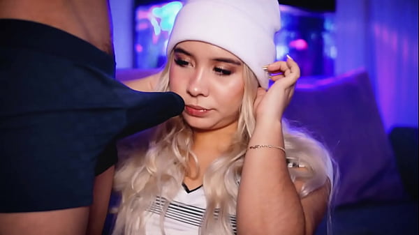 College girl with a cute face loves to get slutty on her webcam show