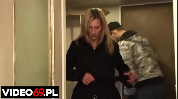 Darmowe filmy erotyczne - Herbatka u pana wuefisty - występuje Klaudia [ Podrywaczki ]