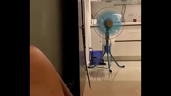 哥哥要智障妹妹幫他吹到射出來為止，妹妹瞬間被口爆。