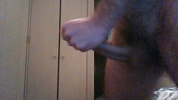 Chileno eyaculando sin manos 2