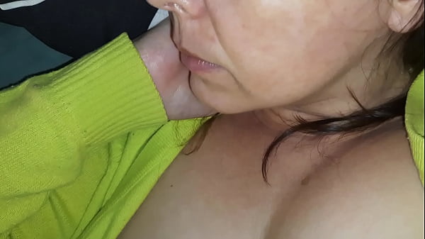 Ela confessa ser putinha do vizinho