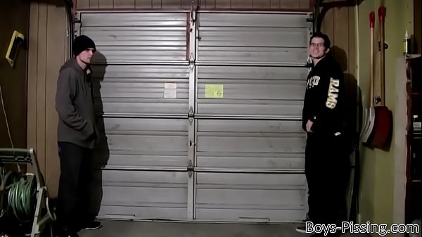 Amateur bad boys jerk off while pissing 